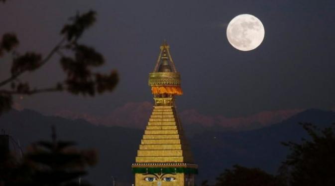 Supermoon di Kathmandu, Nepal. (EPA)
