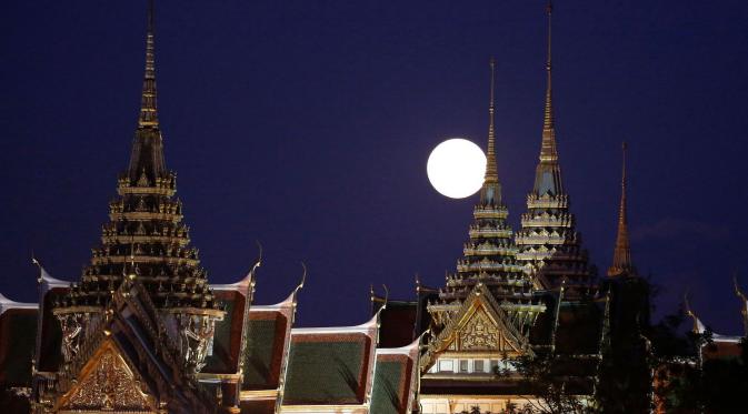 Supermoon di Bangkok, Thailand (Sakchai Lalit/AP)