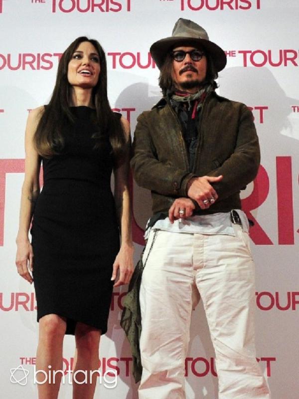 Johnny Depp menjadi salah satu sahabat yang membantu Angelina Jolie melewati masa perceraiannya dengan Brad Pitt. (AFP/Bintang.com) 
