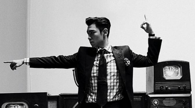 TOP melarang Seungri memasuki rumahnya. (Instagram/choi_seung_hyun_tttop)