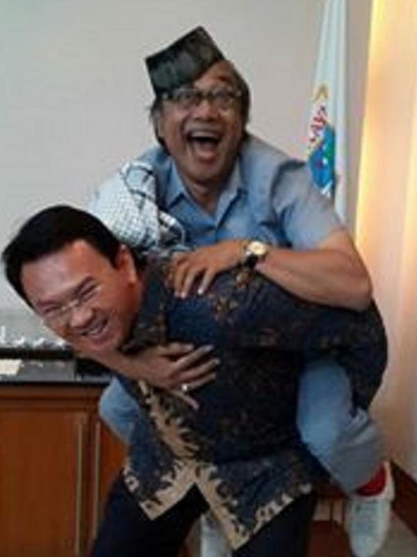 Butet Kartaredjasa memposting foto lamanya bersama Ahok. (Facebook: Butet Kartaredjasa)