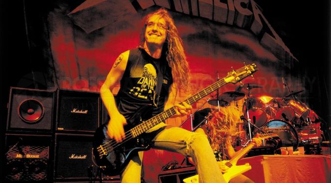 Cliff Burton, sang bassis Metallica yang mati muda.