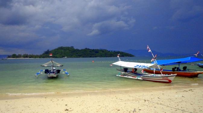 Pantai Mutun, Lampung. (lampungtoday.com)