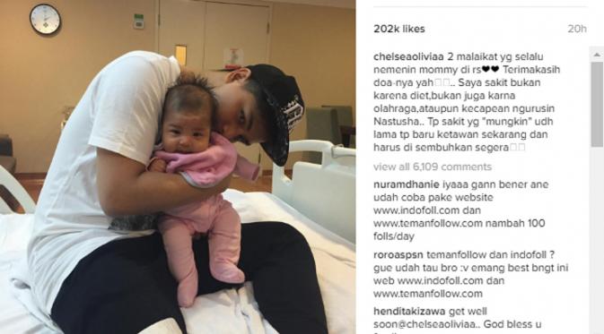 Chelsea Olivia ditemani Glenn Alinskie dan buah hatinya saat menjalani perawatan di rumah sakit. (Instagram/chelseaoliviaa)