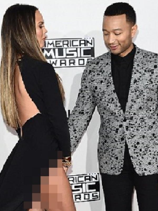Gaun yang dikenakan Chrissy Teigen, istri John Legend tak mampu menutupi bagian intimya. (via. Dailymail)