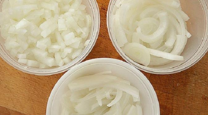 Cara memotong bawang ternyata dapat mempengaruhi rasa masakan Anda (foto : seriouseats.com)