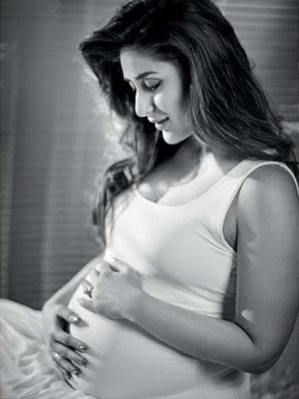 Kareena Kapoor akan segera melahirkan anak pertamanya. (via. Hindustan Times)