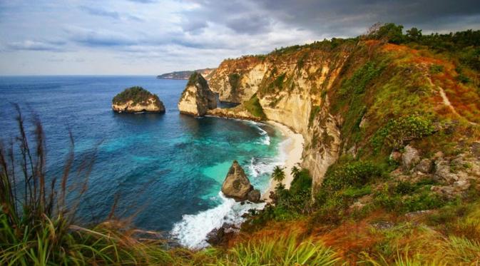 Pantai Atuh, Nusa Penida, Bali. (toliqfoto2.blogspot.com)