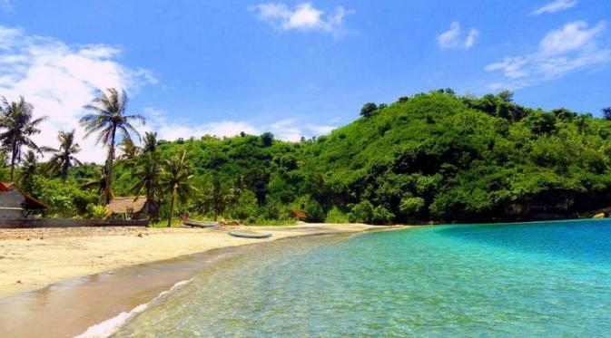 Crystal Bay, Nusa Penida, Bali. (thetravelerguide.com.com)