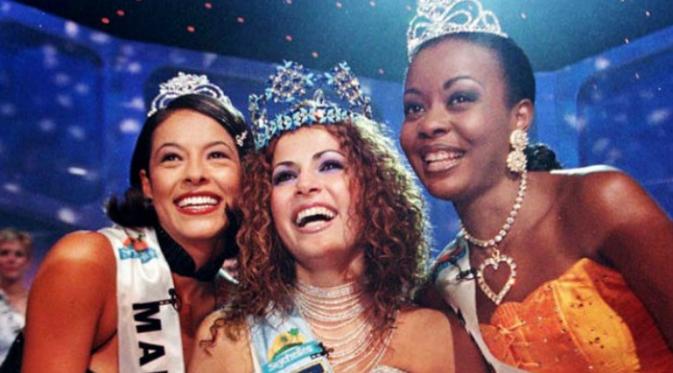 Linor Abargil saat memenangkan Miss World 1998 (Reuters)