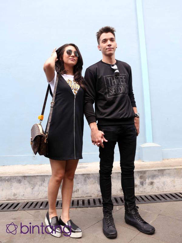 Ibu dua anak itu kini sedang mengikuti program kehamilan demi permintaan sang suami. Sesuai saran dari dokternya, mengonsumsi vitamin dan menjaga kondisi fisik tetap sehat. (Nurwahyunan/Bintang.com)