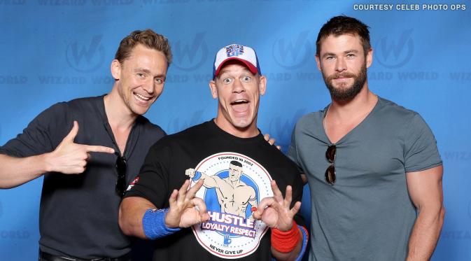 John Cena bersama Chris Hemsworth dan Tom Hiddleston.