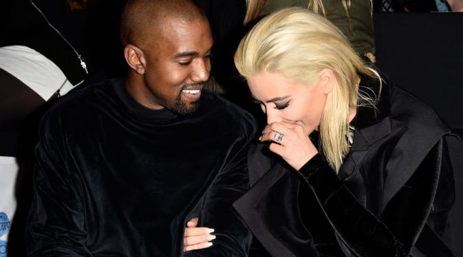 Kim Kardashian menyebarkan percakapan Kanye dan Taylor Swift lewat media sosial Snapchat.