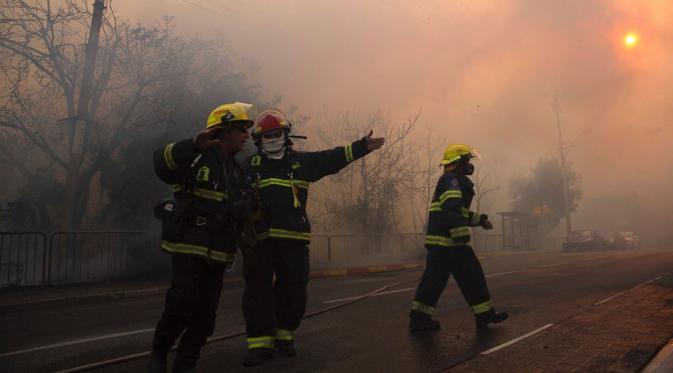 Membuat 80.000 warga mengungsi, inilah dugaan sementara penyebab kebakaran hebat di Israel. (Foto: abcnews.com)