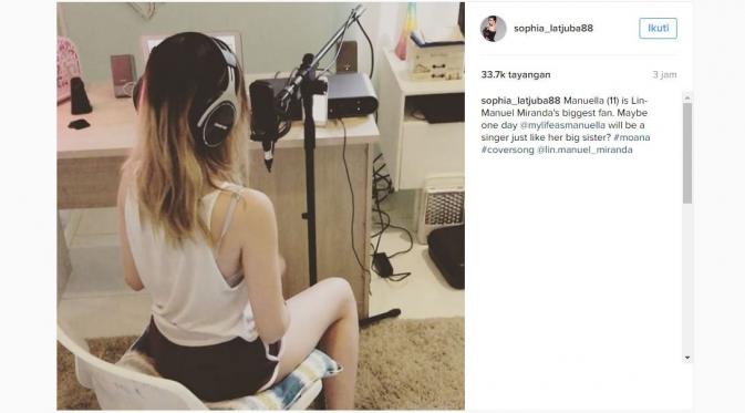 Anak kedua Sophia Latjuba mulai tunjukan bakatnya di bidang musik.  (foto: instagram/sophia_latjuba88)