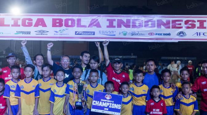 Tim SSB Indocement berhasil menjadi juara Turnamen kategori Champions U-11 di Liga Bola Indonesia 2016. (Bola.com/Vitalis Yogi Trisna)