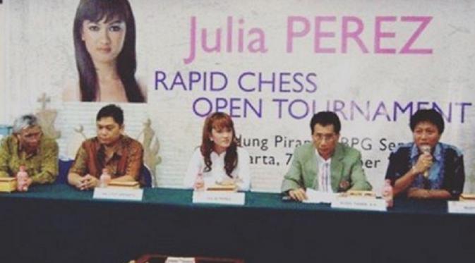 Julia Perez saat diangkat menjadi duta catur (Source: Instagram)