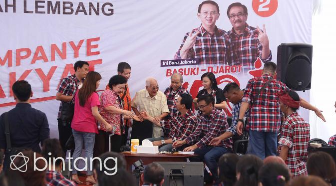 Ahok dan Djarot di Rumah Lembang, Jakarta Pusat, Senin (28/11/2016) (Nurwahyunan/Bintang.com)