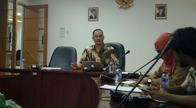 Dirjen Aptika Kominfo Semuel Abrijani Pangerapan saat memberikan keterangan pers mengenai revisi UU ITE di Jakarta, Senin (28/11/2016)