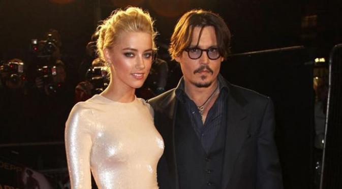 Amber Heard menggugat cerai Johnny Depp pada bulan Mei 2016 setelah menikah selama 1 tahun. 