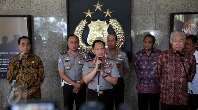 Kapolri Jenderal Tito Karnavian memberi keterangan usai melakukan rapat kordinasi di Mabes Polri, Jakarta, Selasa (29/11). Rapat tersebut menyambut Akhir Tahun 2016 kedepan agar semua berjalan aman baik. (Liputan6.com/Johan Tallo)