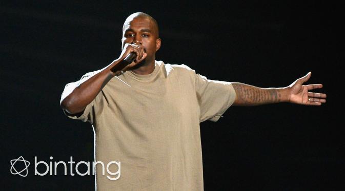 Kanye West mengalami gangguan mental sampai harus menjalani perawatan di rumah sakit. Tampak menderita gangguan yang cukup serius, ia pun hanya percaya pada Kim Kardashian. (AFP/Bintang.com)