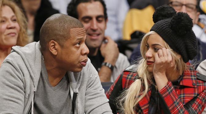 Beyonce dan Jay Z memilih bungkam dan sama sekali tak mau membocorkan informasi tentang kondisi Kanye West pada orang-orang yang bertanya.