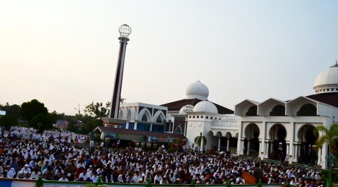 Ribuan muslim Bengkulu akan menggelar zikir akbar pada 2 Desember 2016 di pelataran Masjid Raya Baitul Izza. (Liputan6.com/Yuliardi Hardjo Putro)