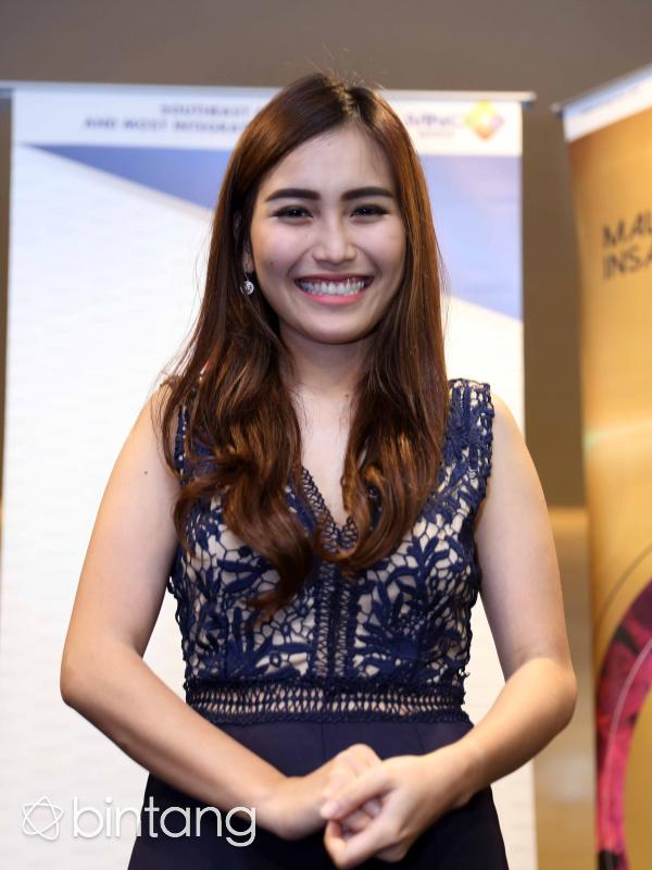 Perjalanan karier seorang Ayu Ting Ting memang dilakukannya dari bawah. Namun seorang Ayu tak menyerah dengan keadaannya saat itu, ia tetap menjalankannya sepenuh hati sampai saat ini. (Nurwahyunan/Bintang.com)