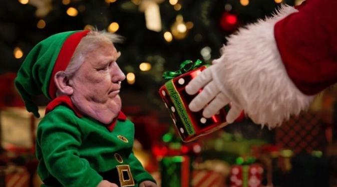 Santa Trump. (Via: boredpanda.com)