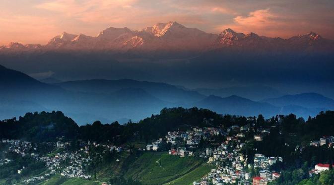 Darjeeling, West Bengal, India. (kingofwallpapers.com)
