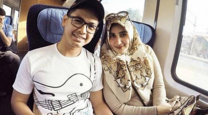 Meski menikah tanpa restu, Tommy Kurniawan dan Tania Nadira berusaha bahagia. (Instagram @tommykurniawan)
