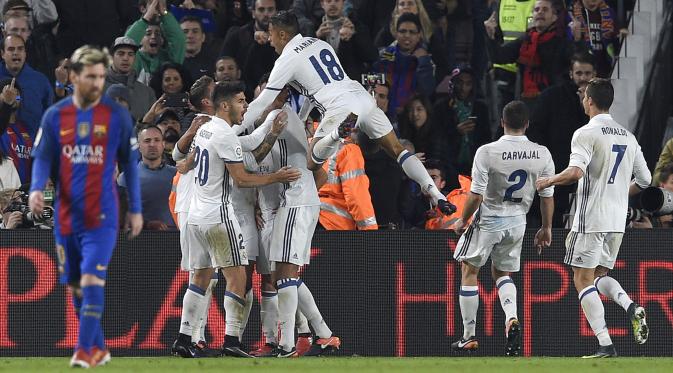 Hasil imbang 1-1 melawan Barcelona, Desember 2016, termasuk ke dalam laju 40 laga tidak terkalahkan Real Madrid. (AFP/Lluis Gene). 