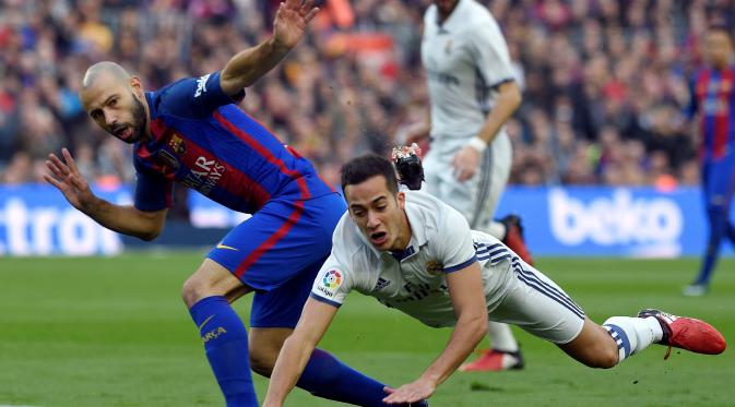 Lucas Vazquez (kanan) sudah mendapat kepercayaan tampil di la El Clasico. (AFP/Lluis Gene)