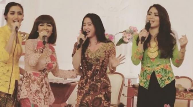 Dewi Perssik dan Julia Perez sudah akur (Foto: Instagram)