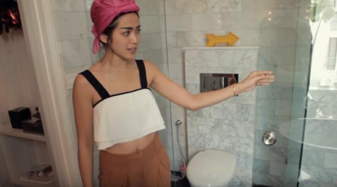 Jessica Iskandar memperlihatkan kamar mandi mewahnya