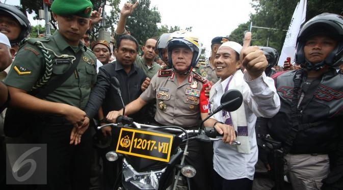 Heboh Jaket Bomber Jokowi Hingga Jenderal Iwan Bule. (Liputan6.com/Immanuel Antonius)