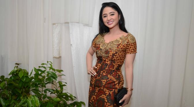 Dewi Perssik (Nurwhayunan/bintang.com)