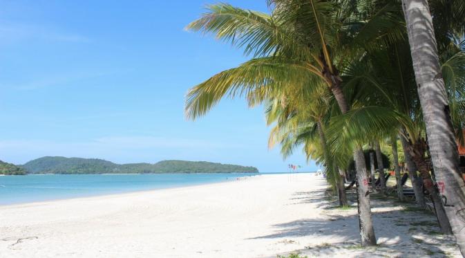 Pantai Cenang, Langkawi, Malaysia. (trover.com)