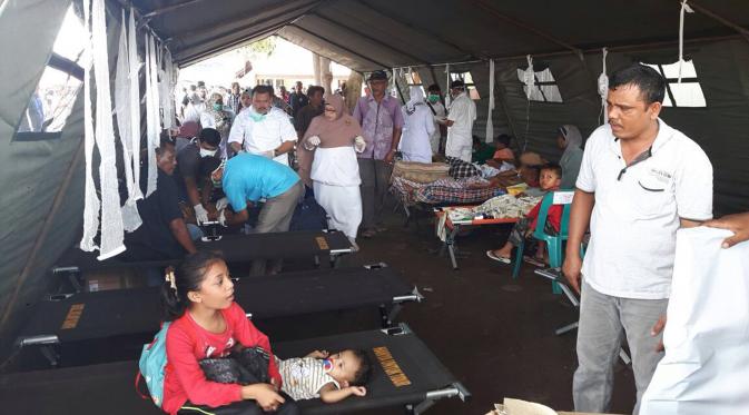 Evakuasi korban gempa di Pidie Jaya Aceh. (Foto/Epi Polem)