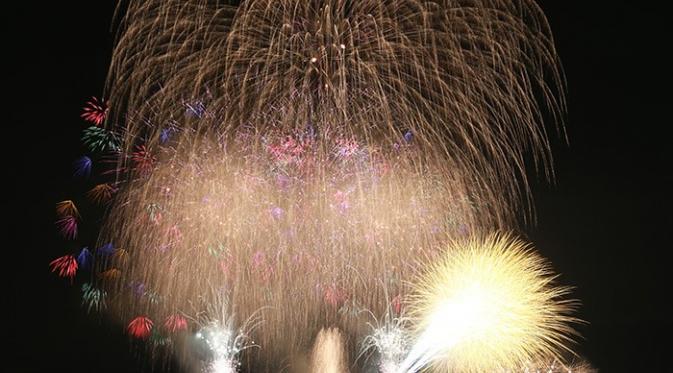 Pesta kembang api tahun baru di Rio de Janeiro. Foto: Tripadvisor.