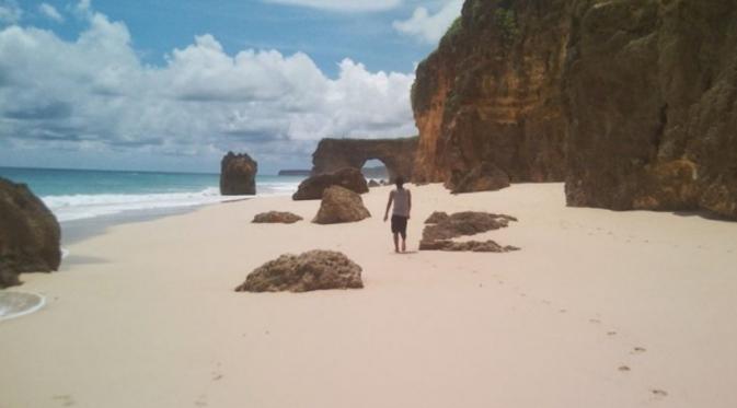 Pantai Bwanna, Sumba, Nusa Tenggara Timur. (wisatasenibudaya.com)