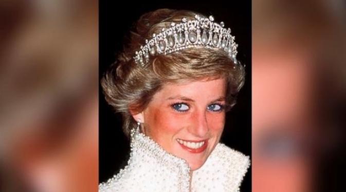 Kate Middleton terlihat menggunakan tiara yang sama dengan Putri Diana. Manakah yang lebih memikat hati?