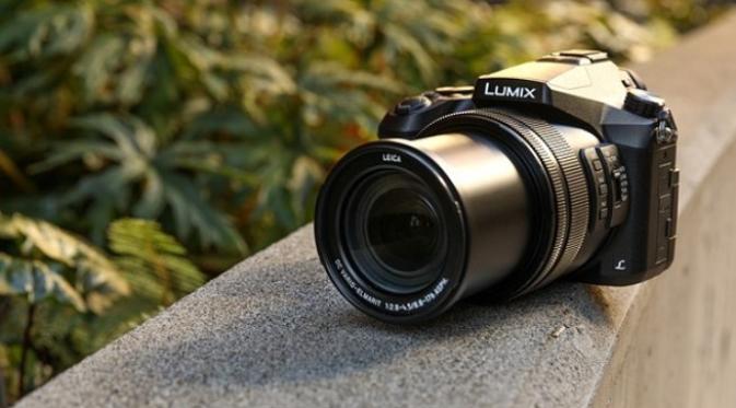 Kamera Lumix FZ2500.