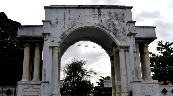 Makam Inggris yang terletak di Kelurahan Jitra ini dijadikan kawasan pemakaman Tentara Inggris yang meninggal saat pendudukan di Bengkulu