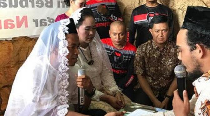Menikah Massal di Tengah Kuburan Belanda Menteng Pulo | foto : fota center