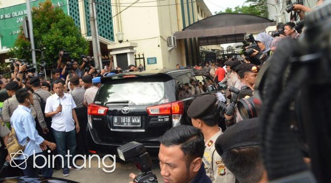 Suasana di luar gedung bekas PN Jakarta Pusat. (Via: Adrian Putra/Bintangcom)