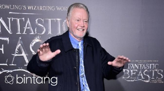 Jon Voight, ayah Angelina Jolie angkat bicara tentang rencana Natalnya dengan anak Angelina Jolie dan Brad Pitt. (AFP/Bintang.com)