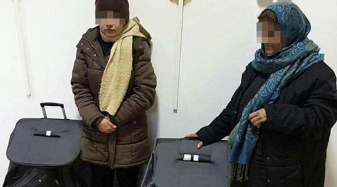 Dua perempuan Afghanistan yang nekat bersembunyi di dalam koper (CEN)