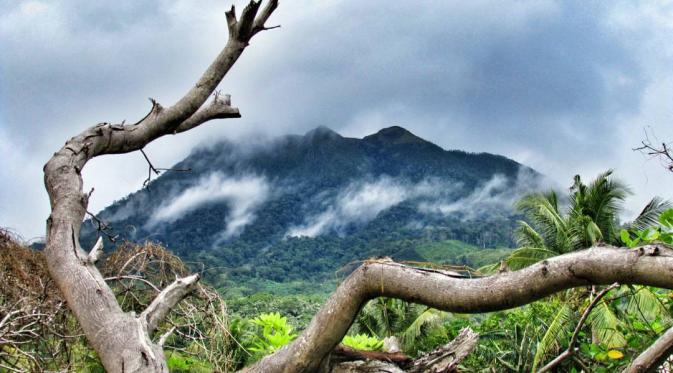 Gunung Egon, Maumere, Flores, NTT. (mandomanguleh/Instagram)